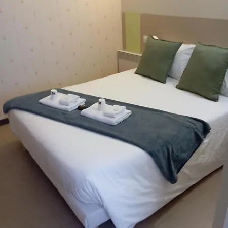 Le Relais Du Petit Rest'o Perche * Les Croix Chemins